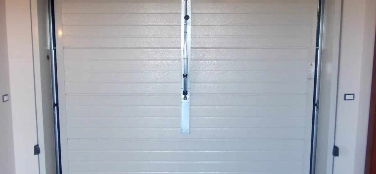 Vantaggi delle porte da garage basculanti: la scelta ideale per la tua casa
