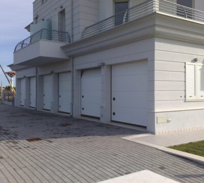 Orus: Il portone da garage in alluminio anti corrosione