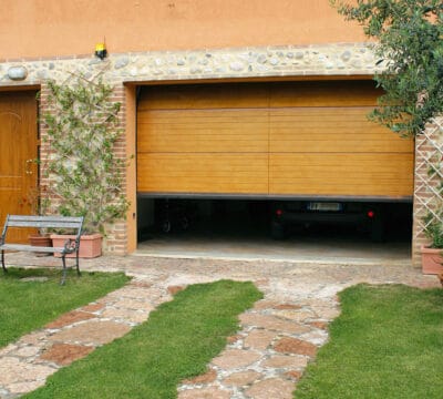 Gara: Il seducente portone in Okoumè