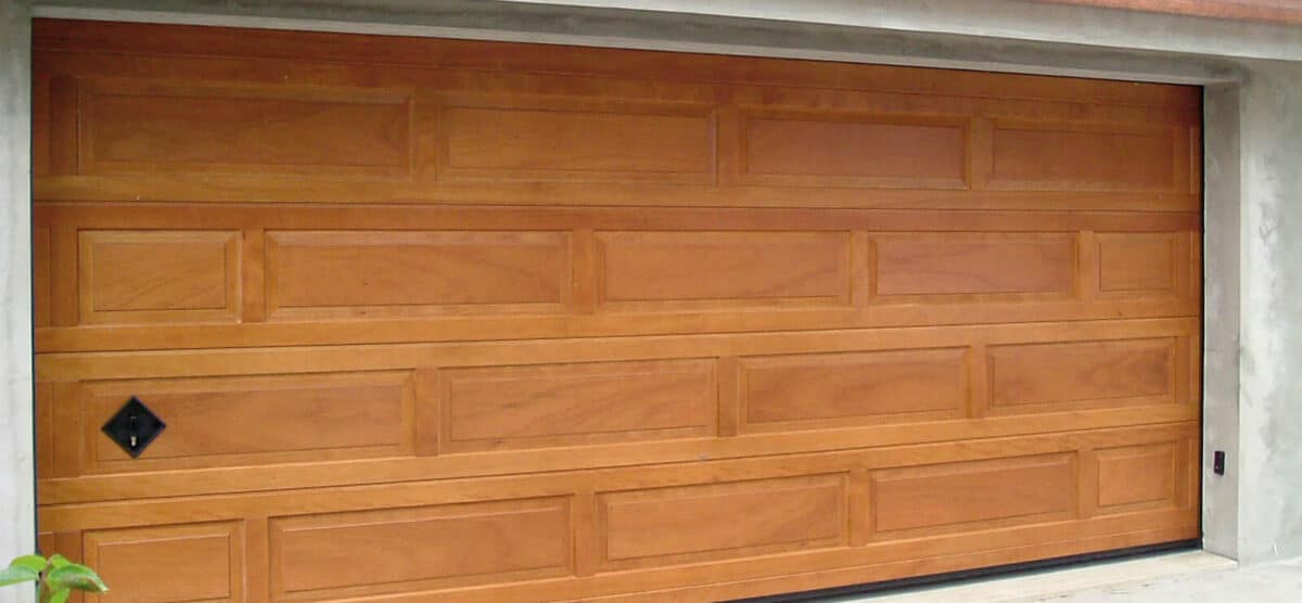 Top: Il portone in legno raffinato e lavorato a specchio!