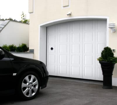 Perchè comprare un portone per garage nuovo invece di uno usato?