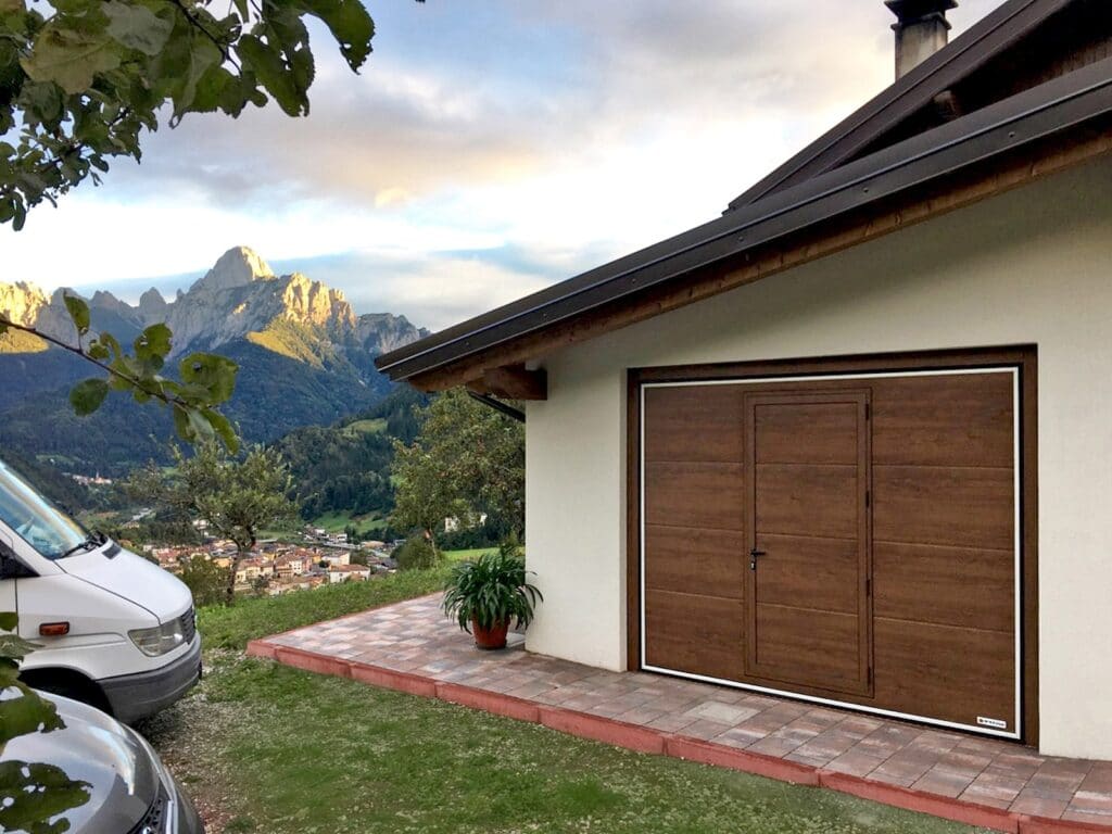 Swing: Il basculante che unisce sicurezza e versatilitร